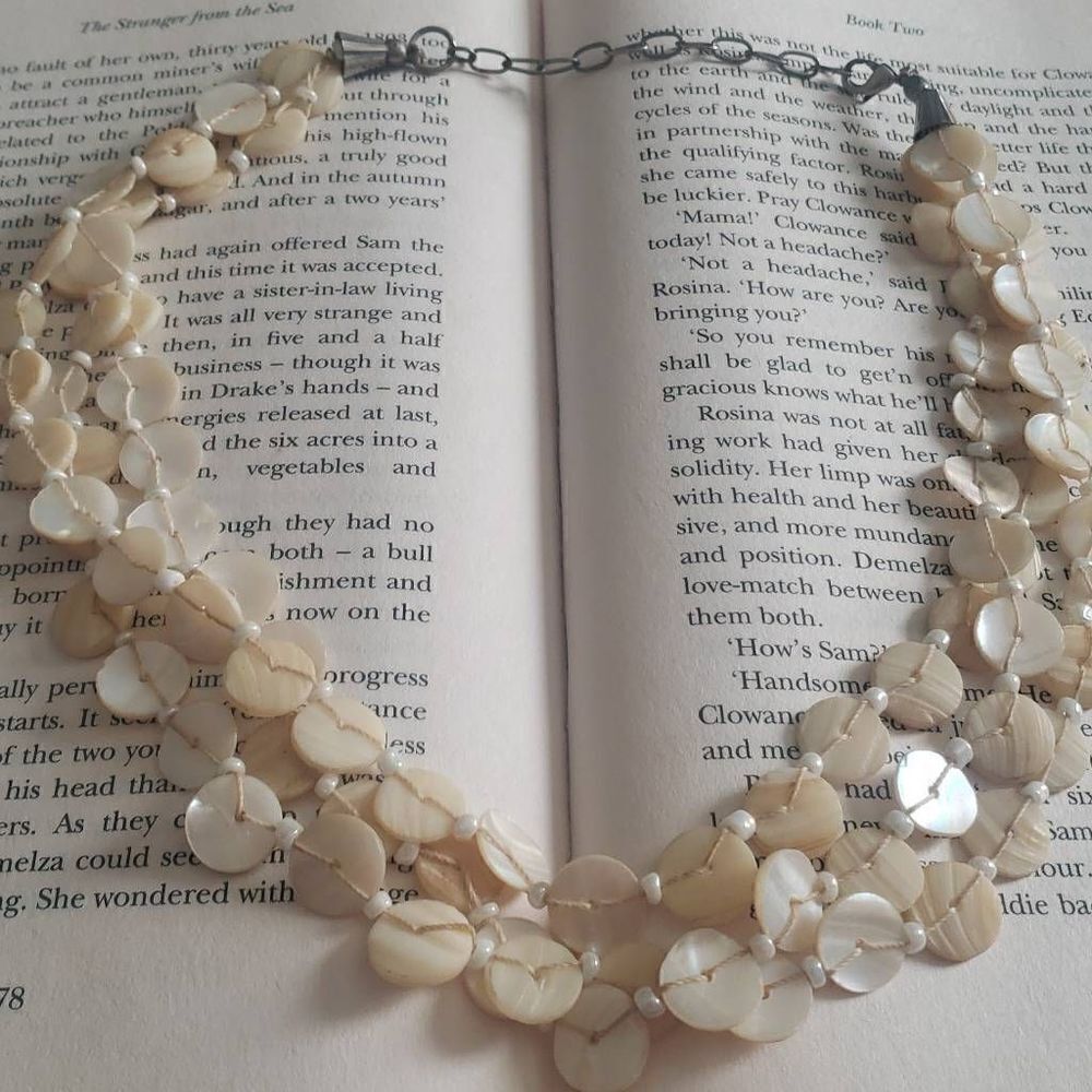 ‎Vintage Shell Necklace - Picture 3 of 7